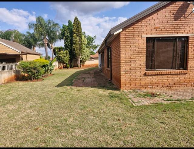 4 BEDROOM HOUSE FOR SALE IN THE ORCHARDS